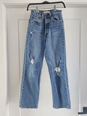 Levi's Distressed Jeans in Light Blue Ribcage Straight Ankle - Size 24